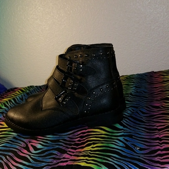 Brand new buckle boots from Rue21 - Picture 2 of 3